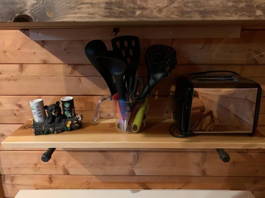Honeybear Hideaway Cabin Хейвард Экстерьер фото