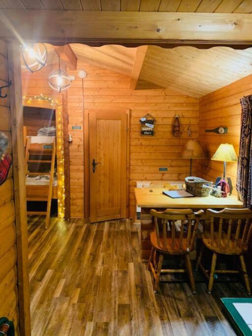 Honeybear Hideaway Cabin Хейвард Экстерьер фото